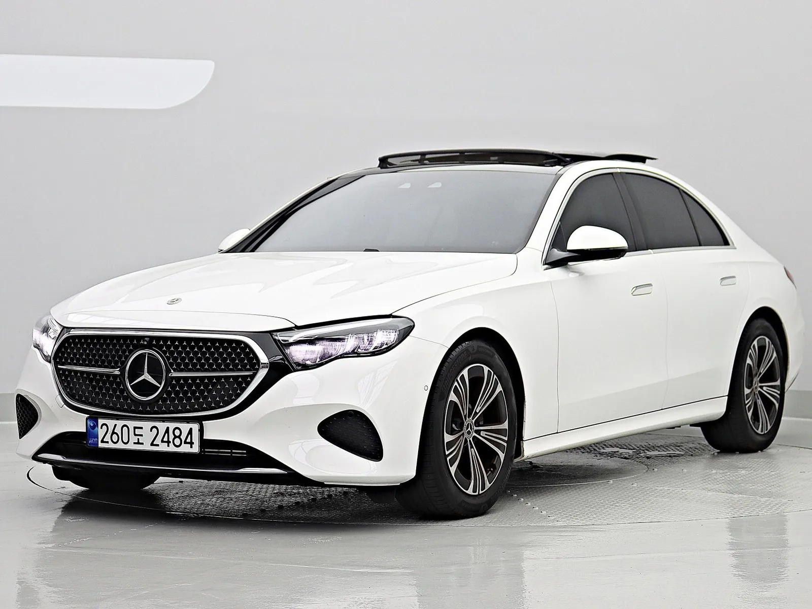 Mercedes-Benz E-Class E200 Avantgarde, снимка 1 от 20