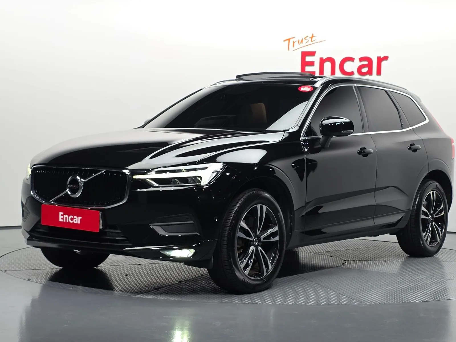 Volvo XC60 D5 Momentum, снимка 1 от 20