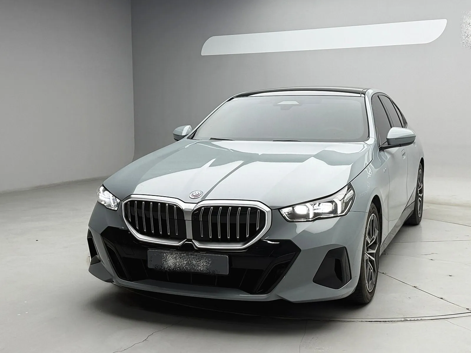 BMW 5 Series 520i M Sport, снимка 1 от 20