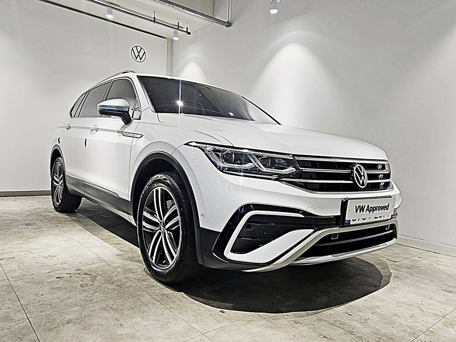 Volkswagen Tiguan 2.0 TSI Prestige, снимка 1 от 20