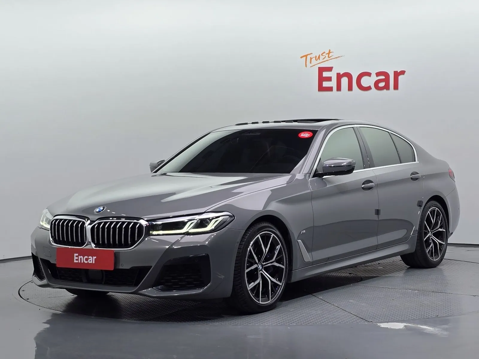 BMW 5 Series 530i M Sport Package, снимка 1 от 20