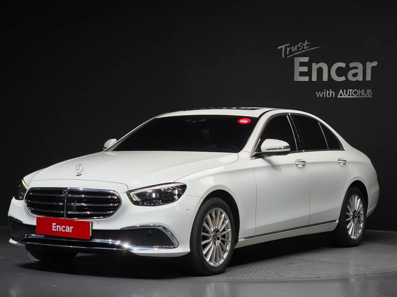 Mercedes-Benz E-Class E220d 4MATIC Exclusive, снимка 1 от 20