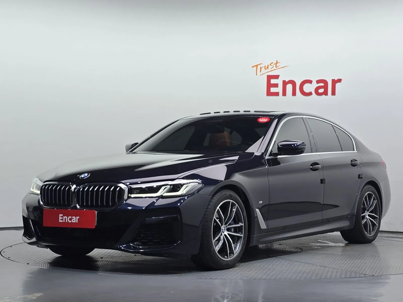 BMW 5 Series 520i M Sport, снимка 1 от 20