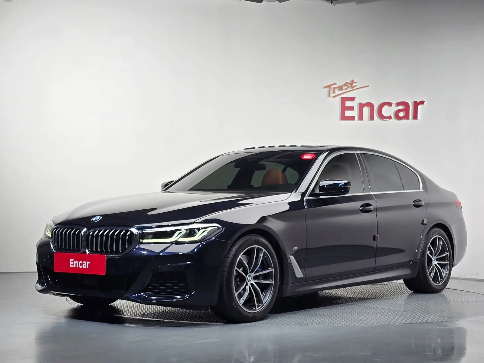 BMW 5 Series 520i M Sport, снимка 1 от 20