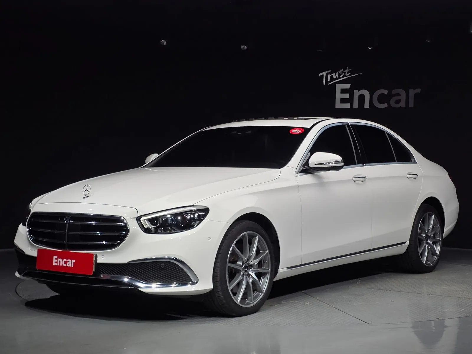 Mercedes-Benz E-Class E300e 4MATIC Exclusive, снимка 1 от 20