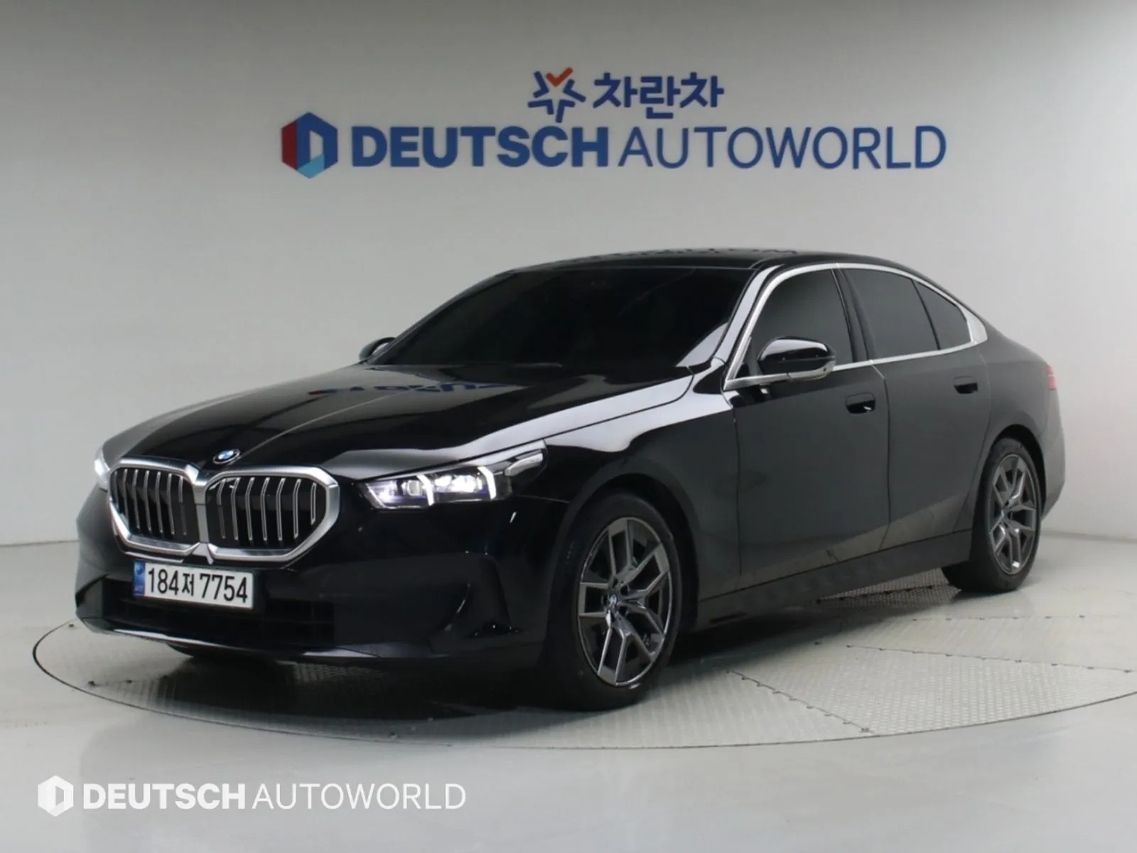 BMW 5 Series 520i, снимка 1 от 20