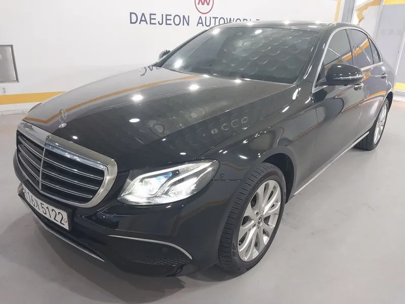 Mercedes-Benz E-Class E300 4MATIC Exclusive