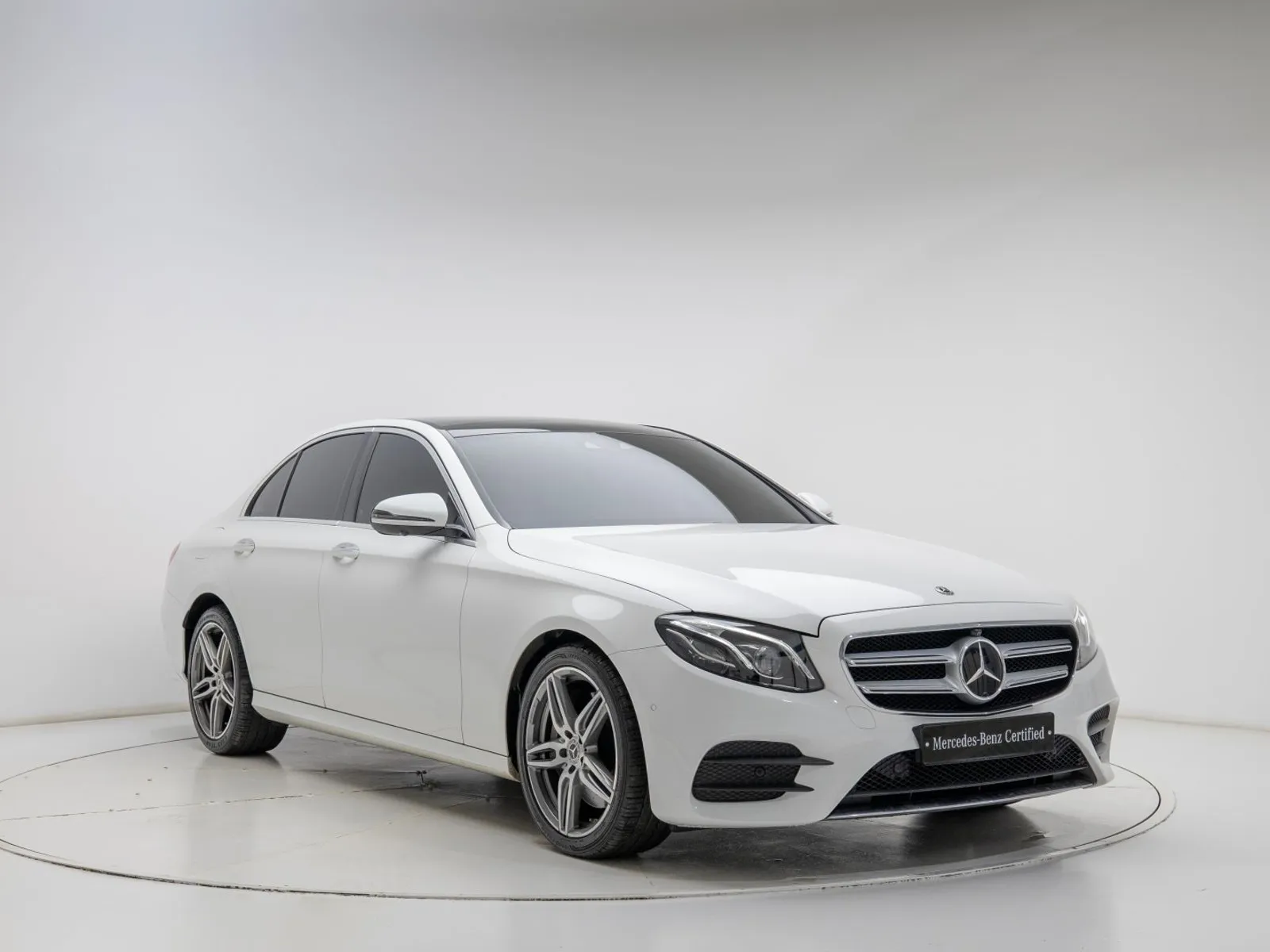 Mercedes-Benz E-Class E300 4MATIC AMG Line, снимка 1 от 20