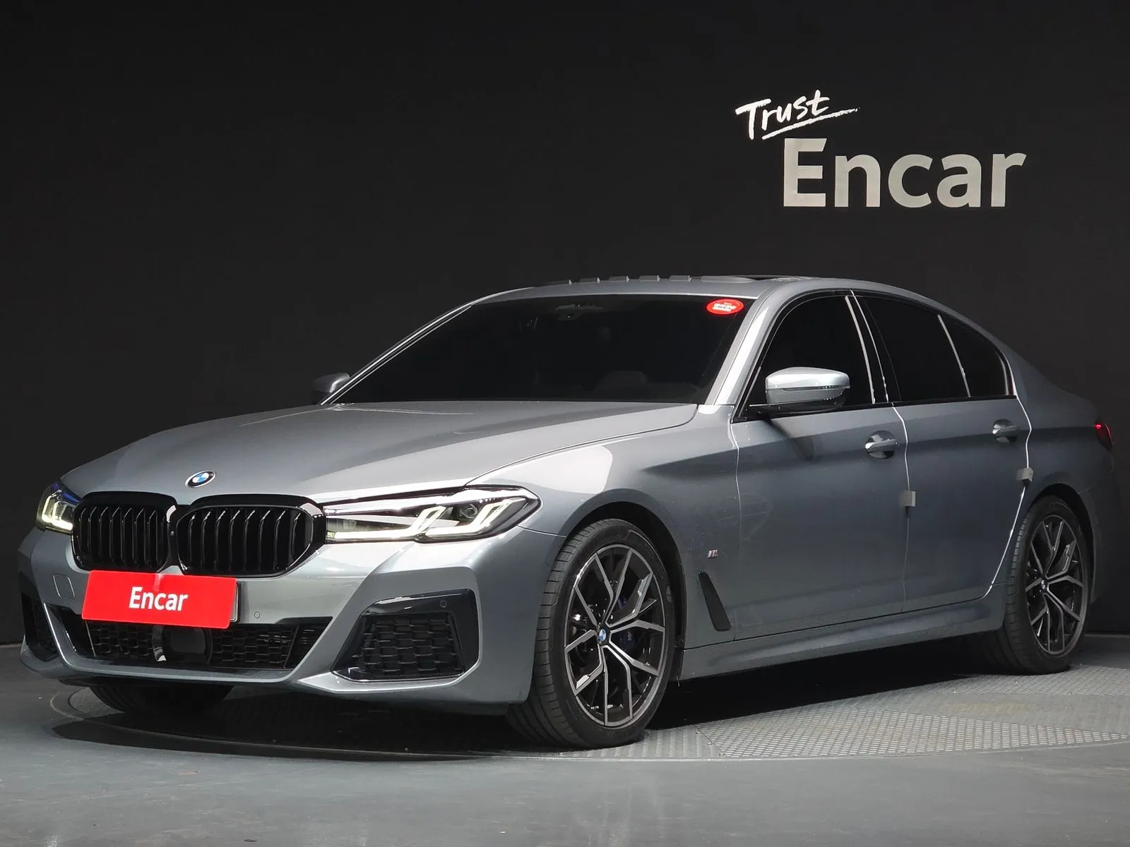BMW 5 Series 530i xDrive M Sport Package, снимка 1 от 20
