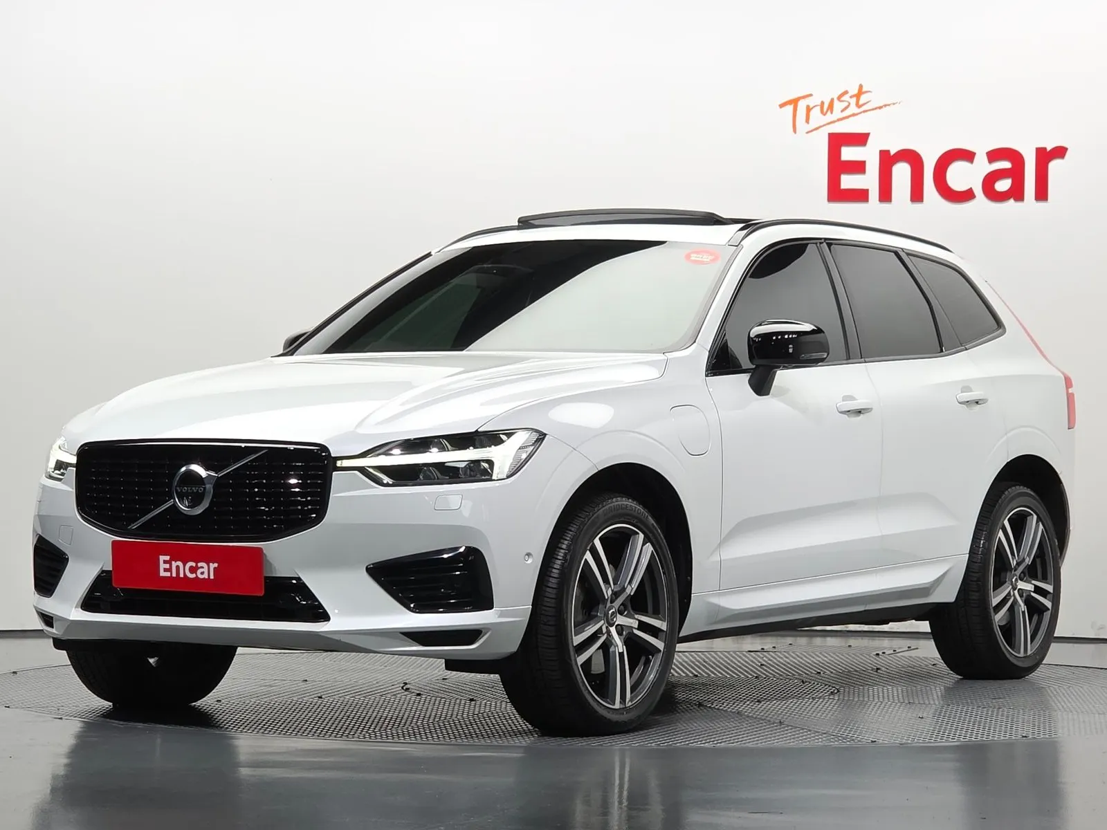 Volvo XC60 T8 R-Design, снимка 1 от 20
