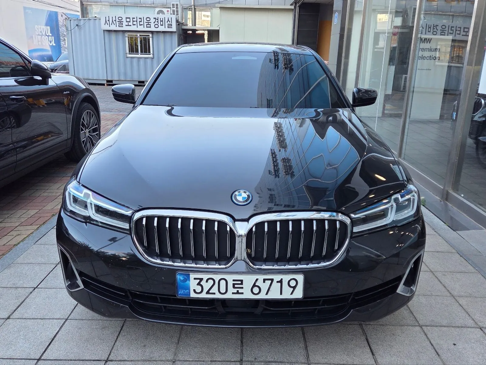 BMW 5 Series 530e Luxury, снимка 1 от 9