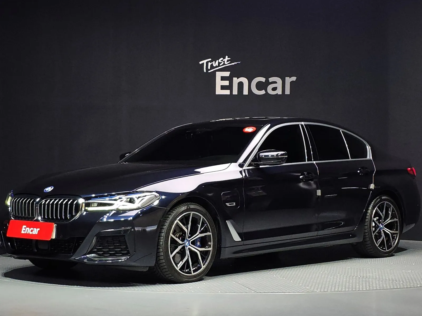 BMW 5 Series 530e M Sport, снимка 1 от 20