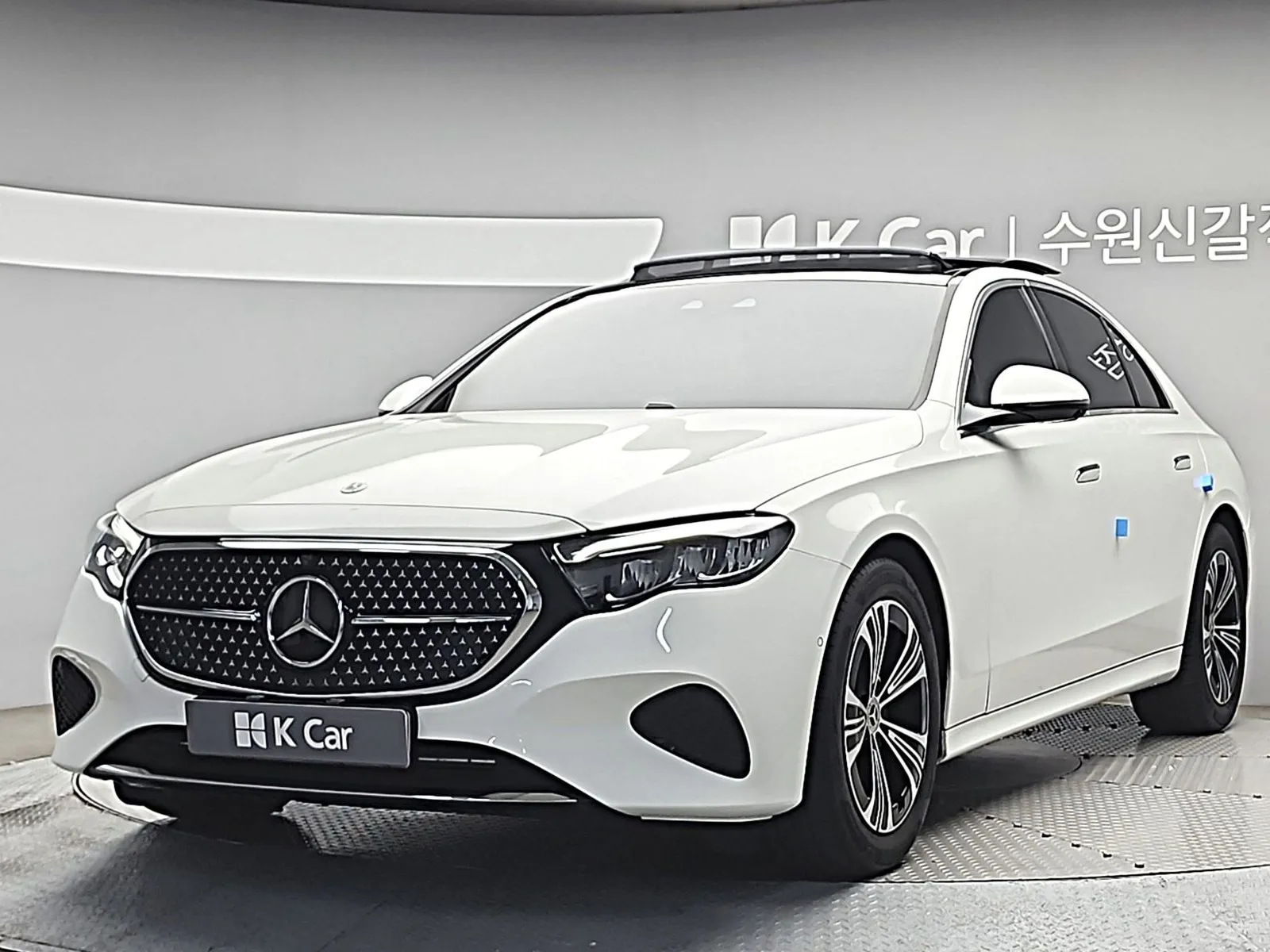 Mercedes-Benz E-Class E200 Avantgarde, снимка 1 от 20