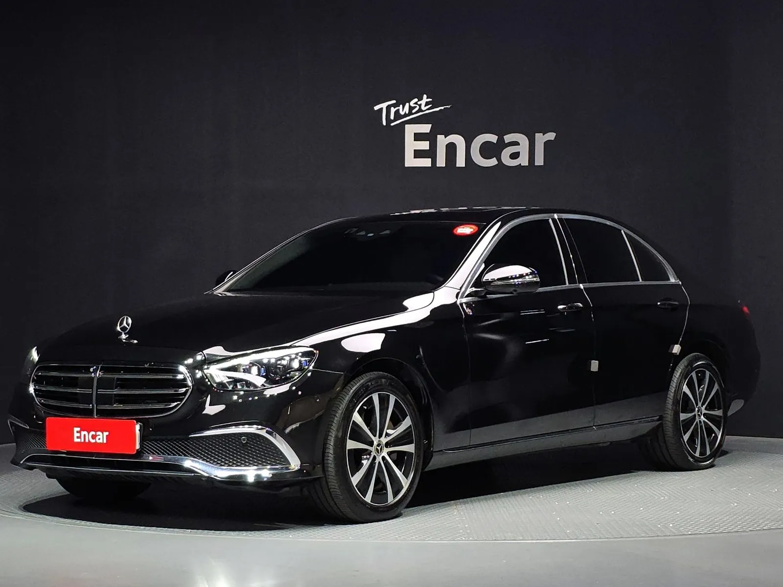 Mercedes-Benz E-Class E300e 4MATIC Exclusive, снимка 1 от 20