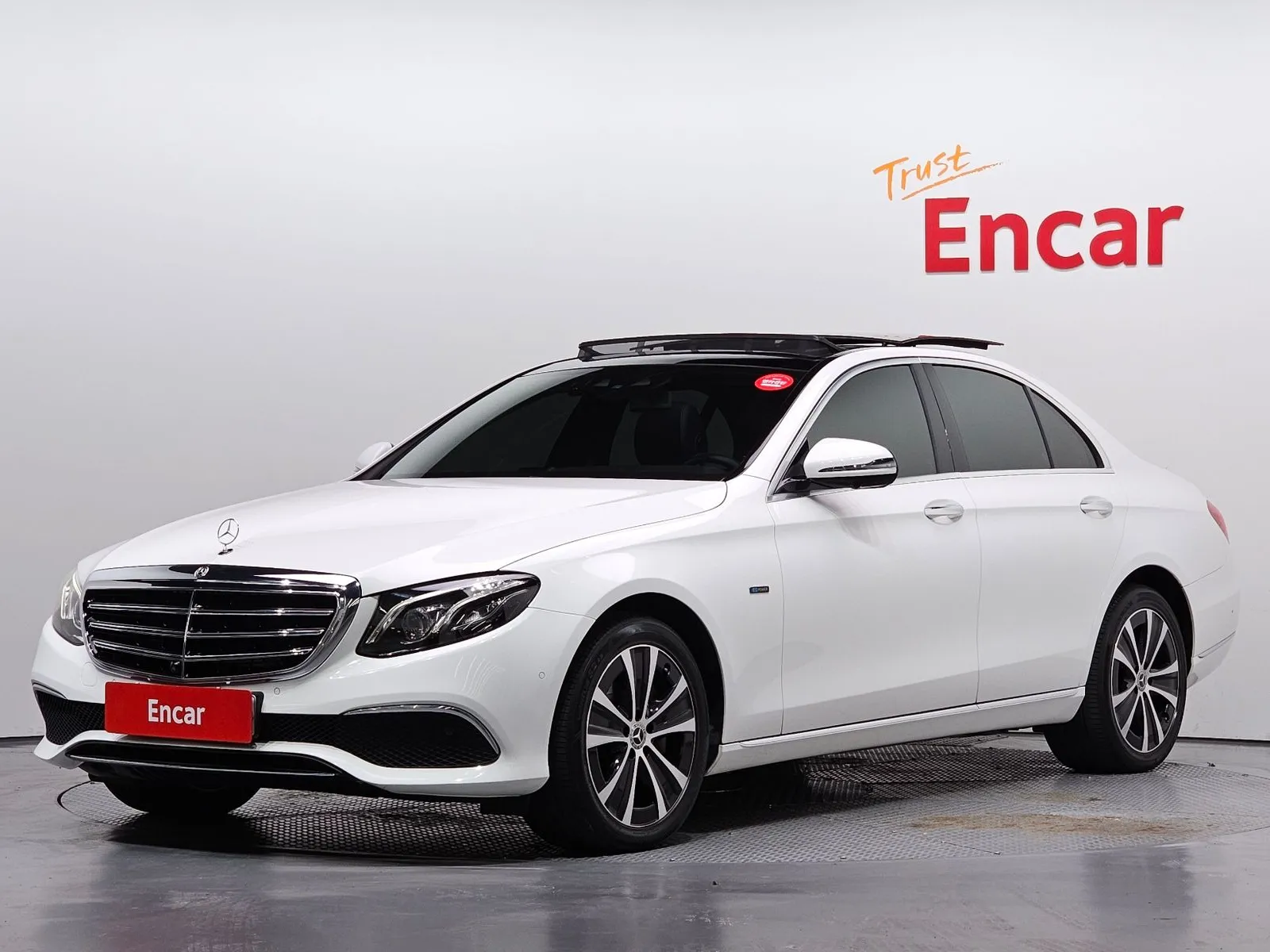 Mercedes-Benz E-Class E300e Exclusive, снимка 1 от 20