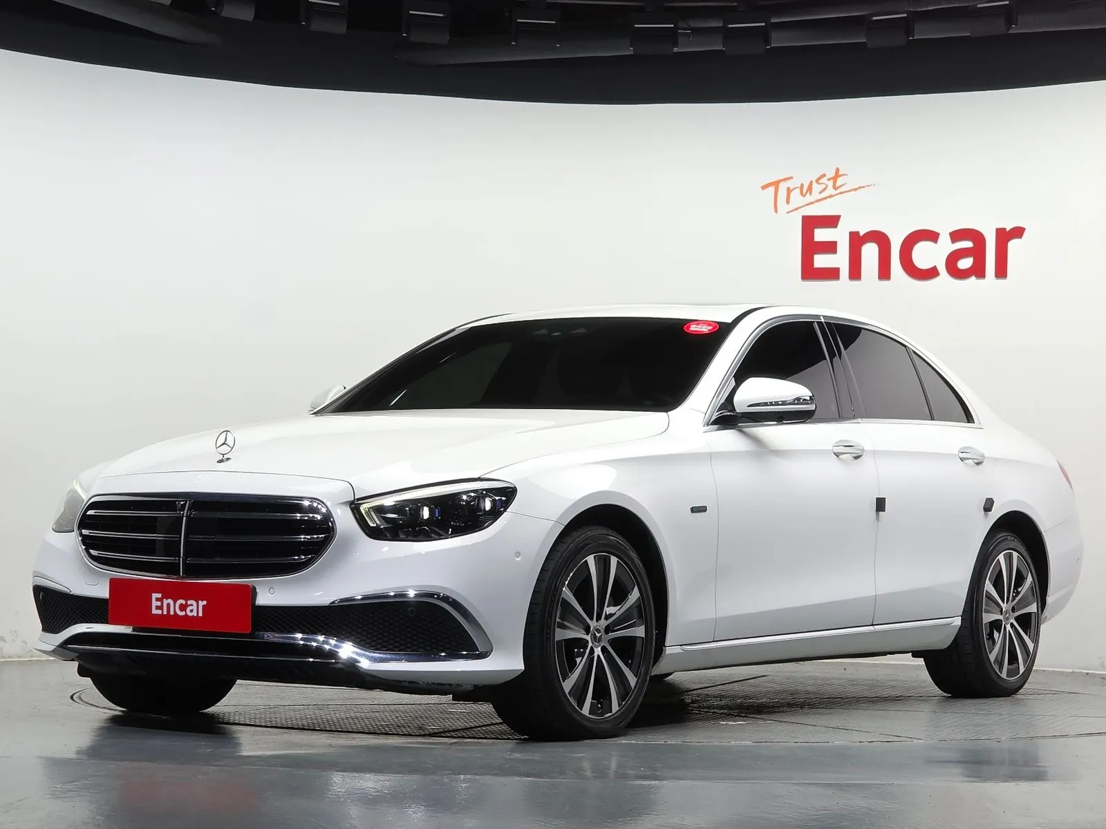 Mercedes-Benz E-Class E300e 4MATIC Exclusive, снимка 1 от 20
