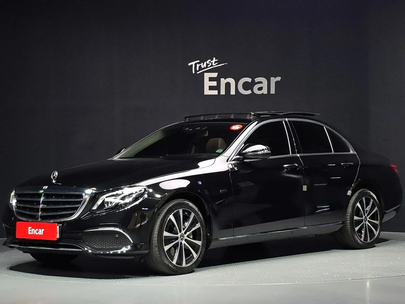 Mercedes-Benz E-Class E300e Exclusive, снимка 1 от 20