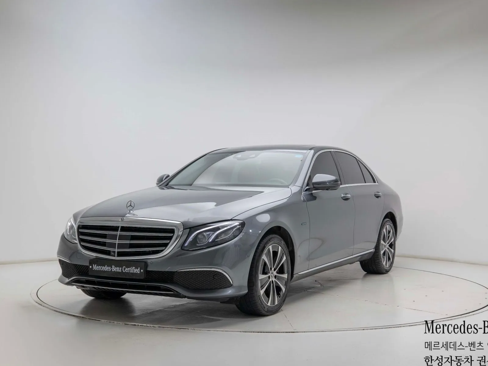 Mercedes-Benz E-Class E300 4MATIC Exclusive, снимка 1 от 20